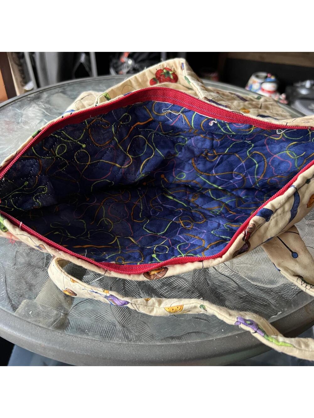 Quilted Sewing-Themed Tote Bag with Colorful Interior
